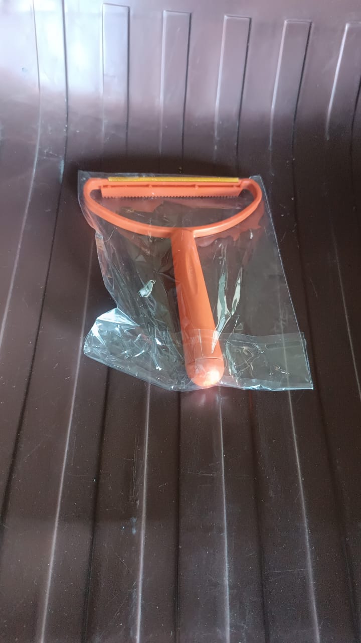 2-in-1 Portable Lint Remover – Long-Handle Brush & Sticky Roller for Clothes, Furniture & Carpets (1 Pc) 2-in-1 Portable Lint Remover – Long-Handle Brush & Sticky Roller for Clothes, Furniture & Carpets (1 Pc)